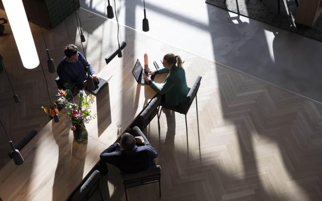 Hybride werken: wat het is en hoe je het slim organiseert